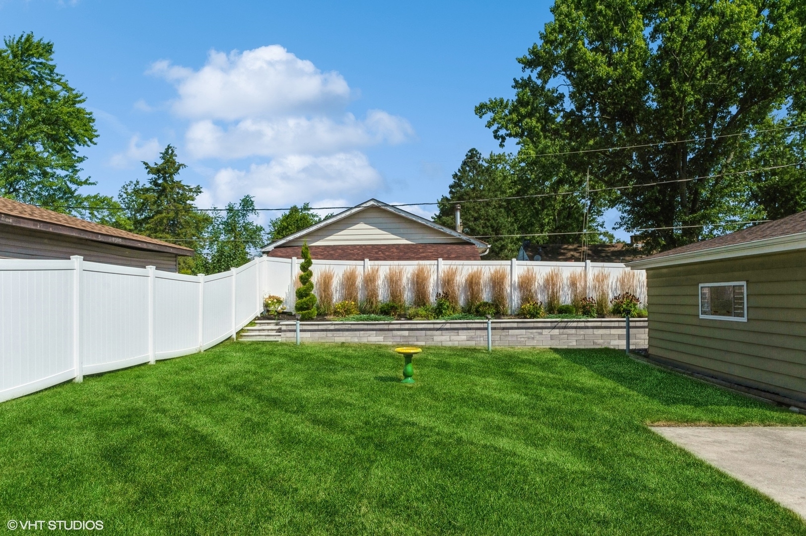 Property Photo:  2804 W Grove Avenue  IL 60085 