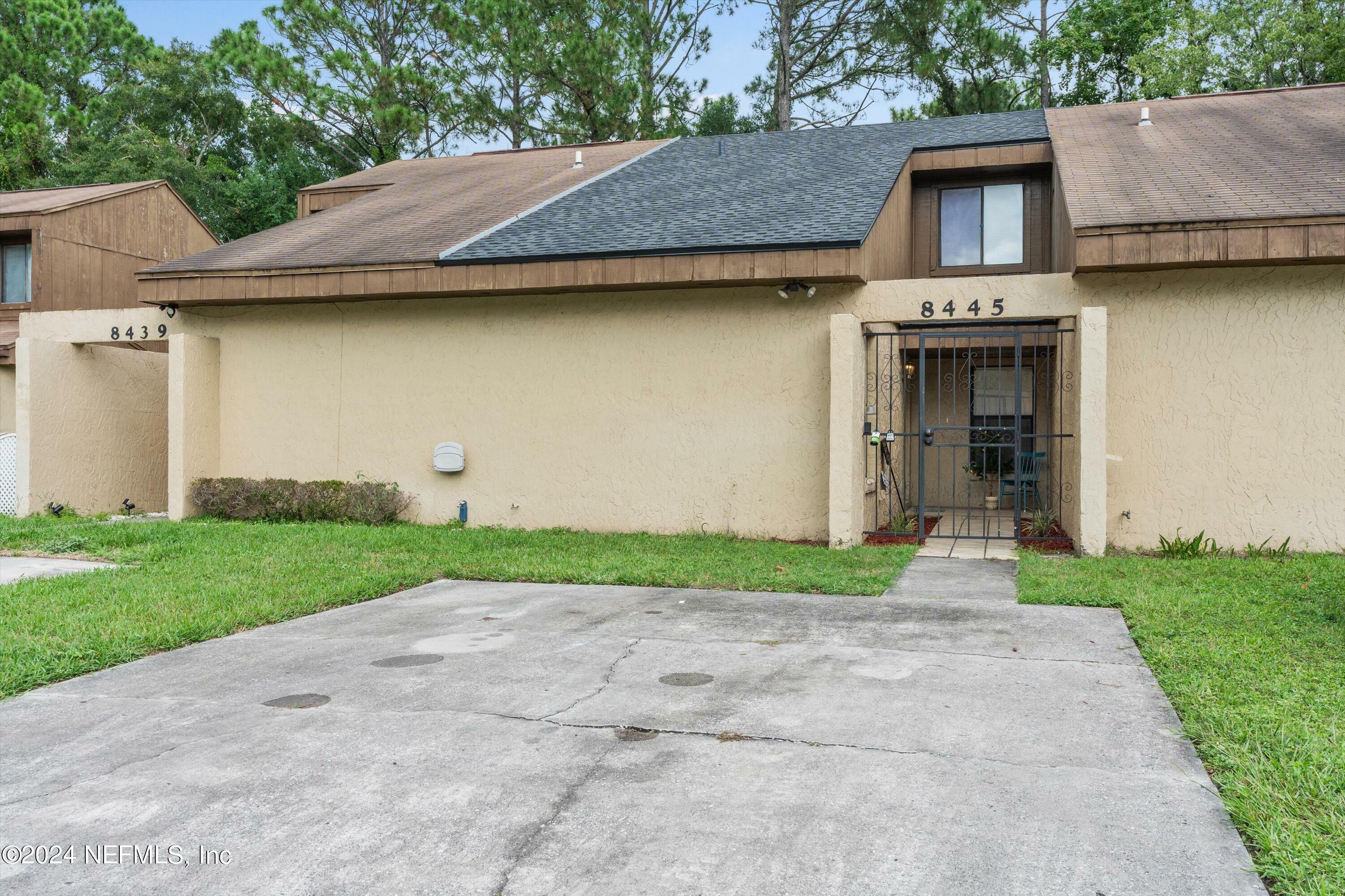 Property Photo:  8445 Pineverde Lane  FL 32244 