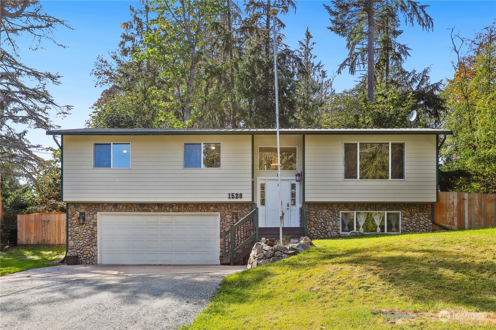 Property Photo:  1526 Lake Drive  WA 98282 