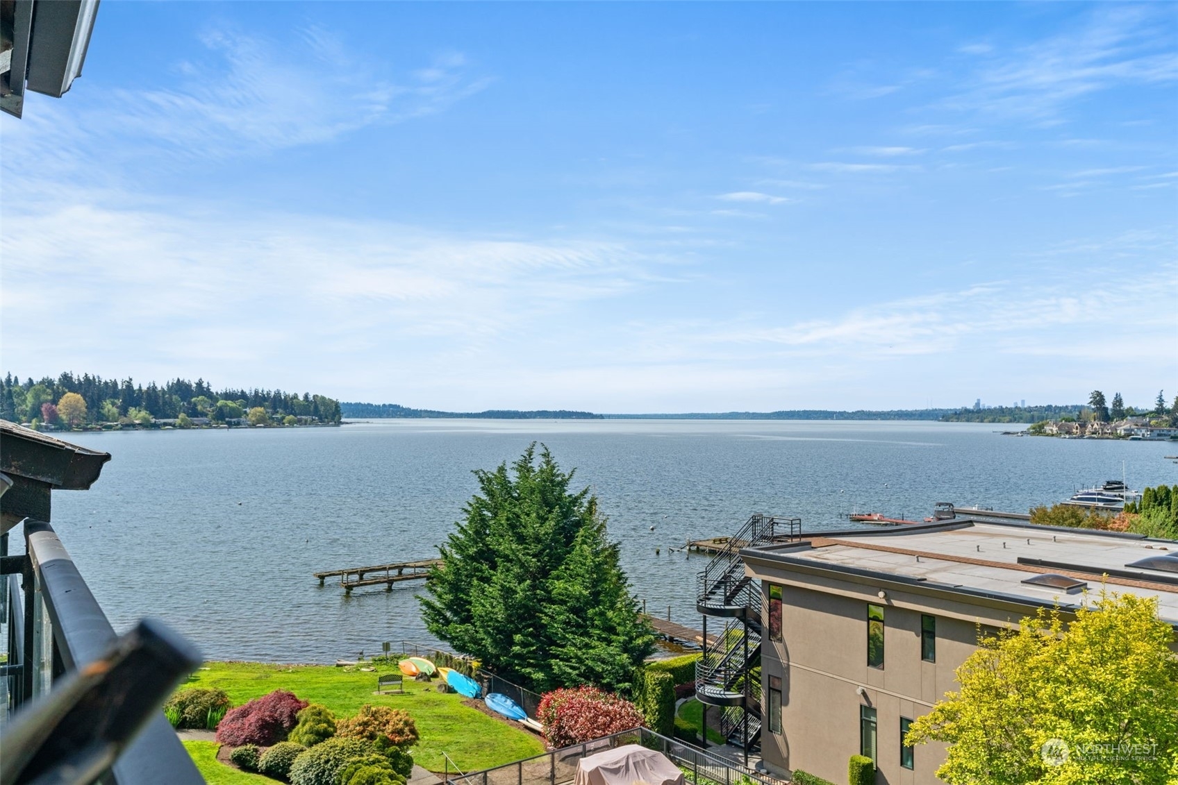 Property Photo:  9201 NE Juanita Drive 404  WA 98034 