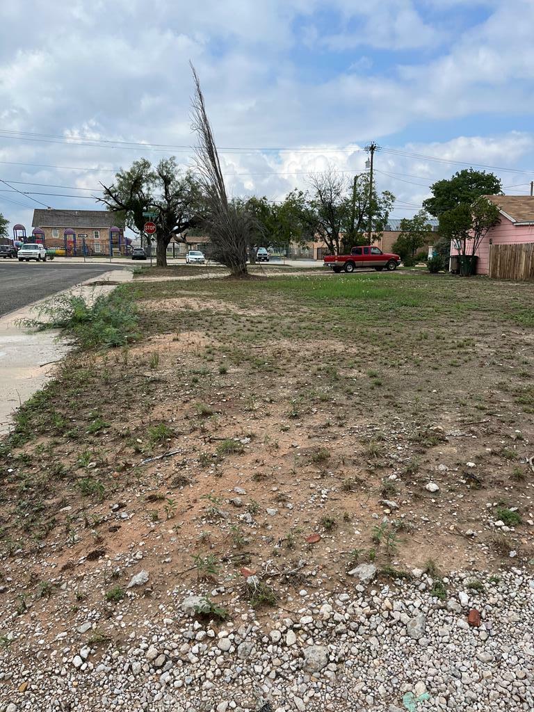 Property Photo:  301 E Washington Dr  TX 76903 