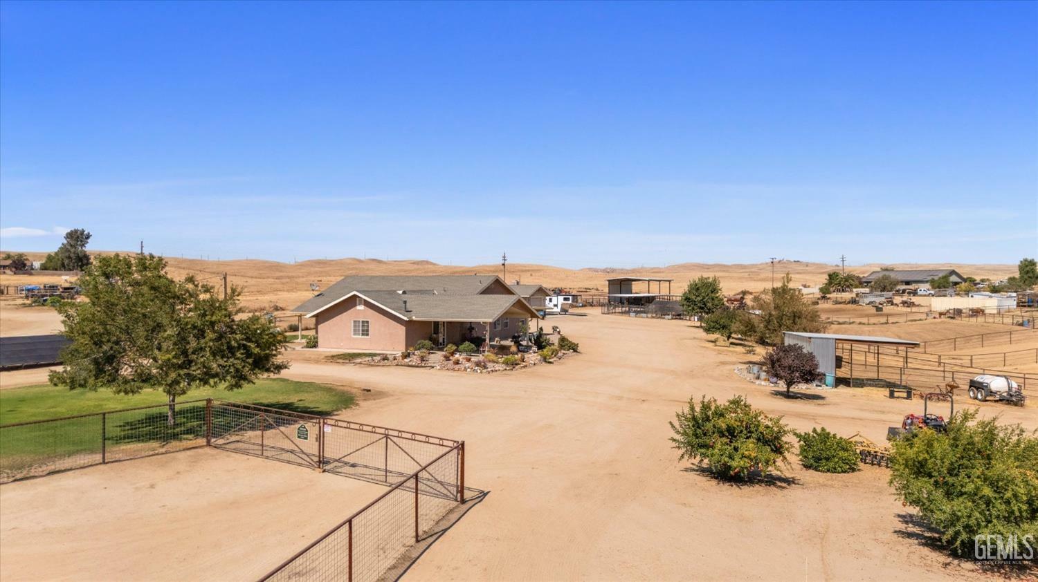 Property Photo:  1165 Gretlein Road  CA 93308 