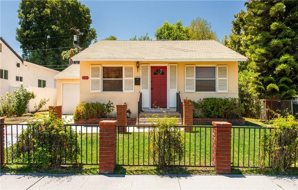 Property Photo:  5947 Texhoma Avenue  CA 91316 