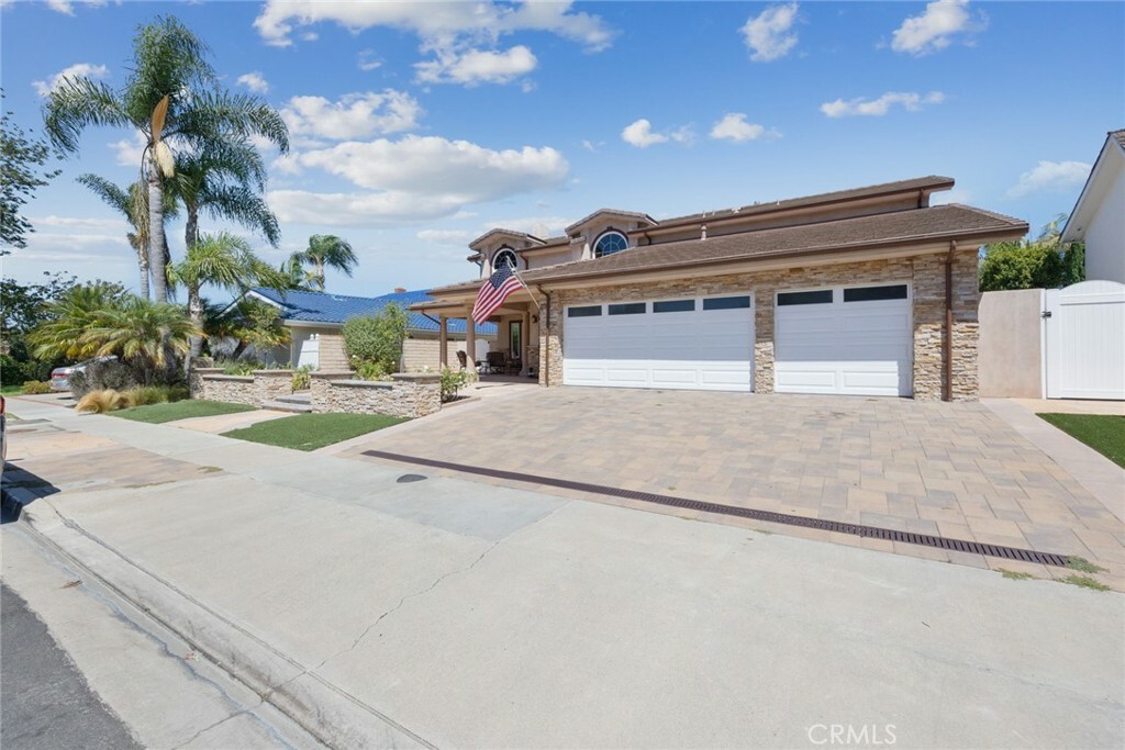 Property Photo:  2030 Leeward Lane  CA 92660 