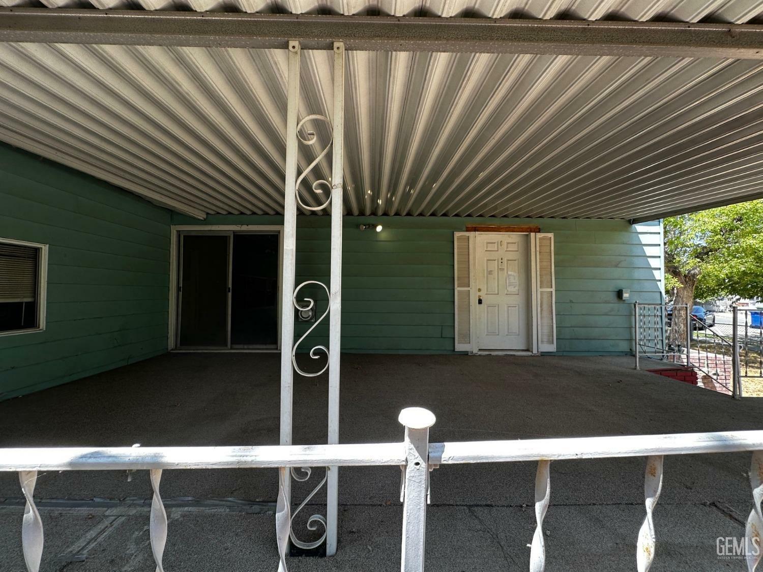 Property Photo:  121 Lucard Street  CA 93268 