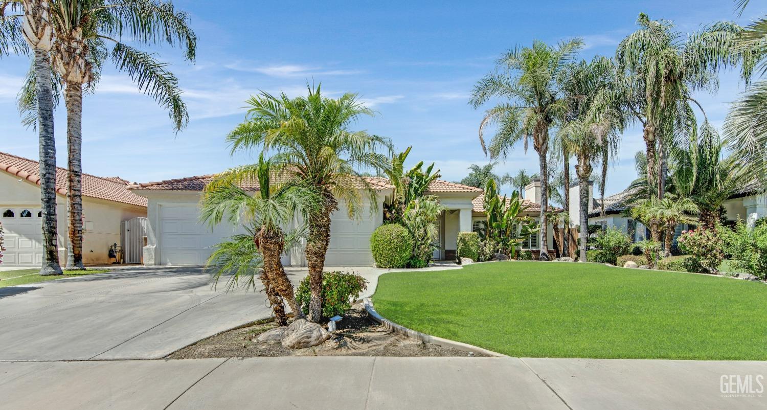 Property Photo: 705 Faversham Way CA 93311