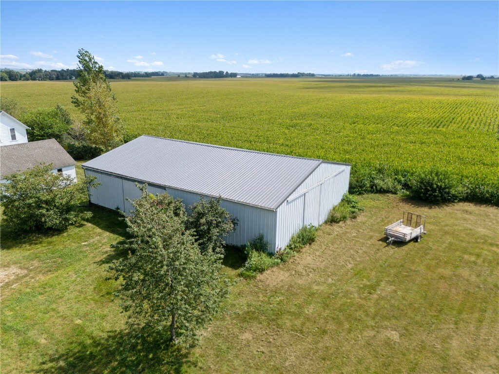 Property Photo:  1302 Bowdish Road  IA 52214 