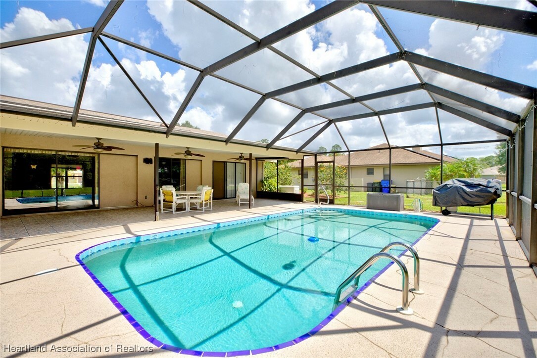 Property Photo:  3206 Divot Road  FL 33872 