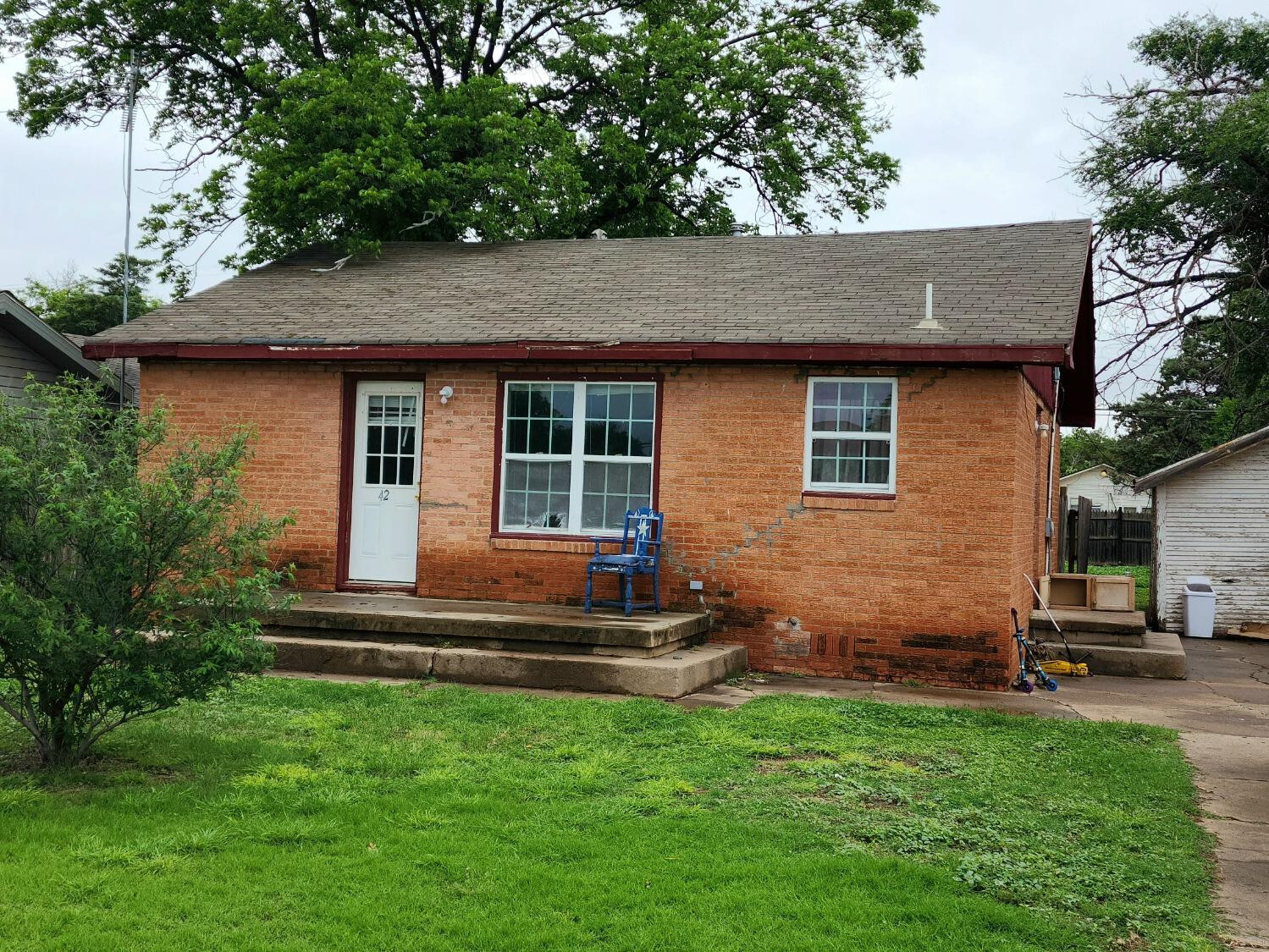 Property Photo: 428 W Cleveland Street TX 79041