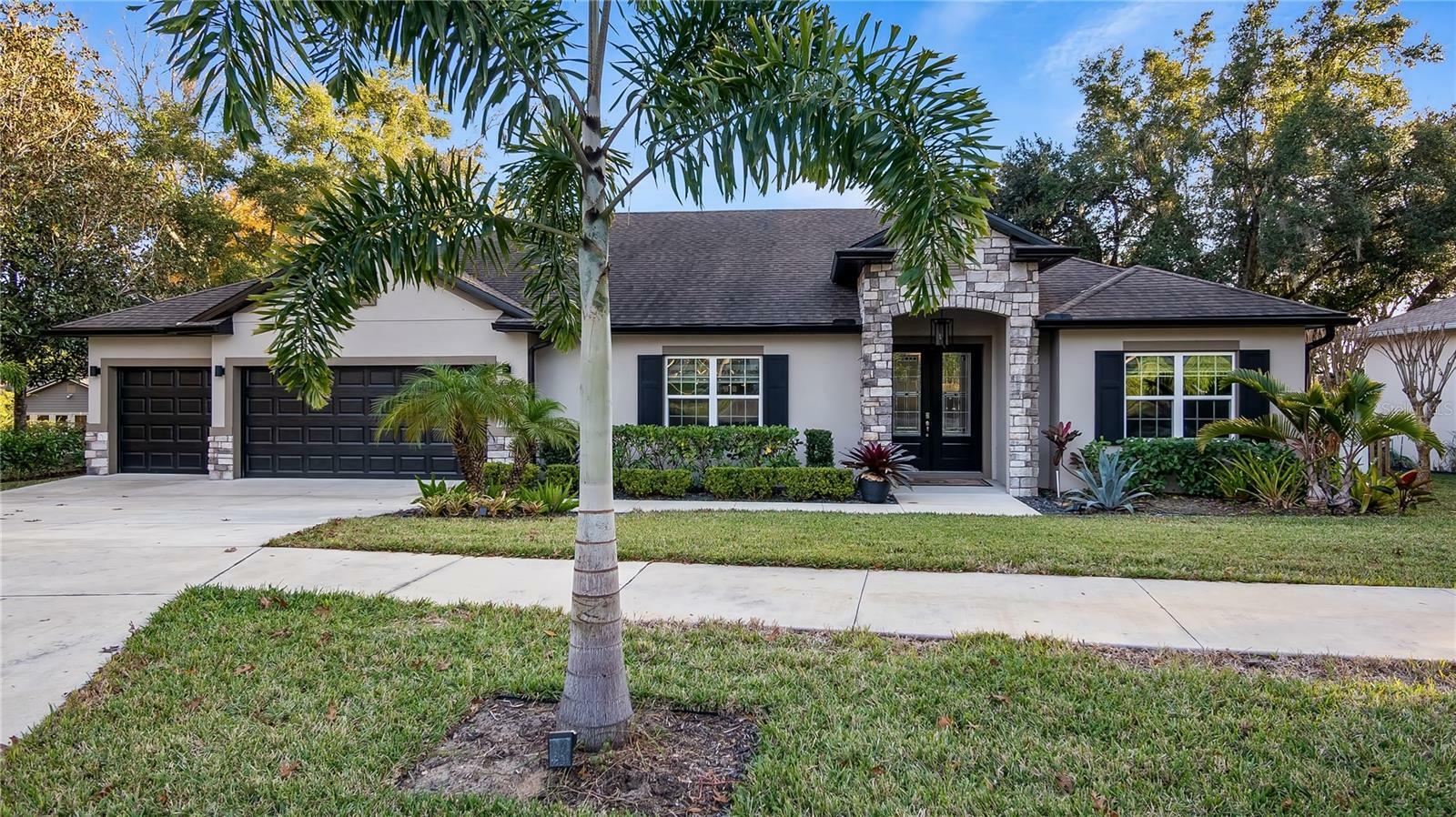 Property Photo:  1222 Shorecrest Circle  FL 34711 