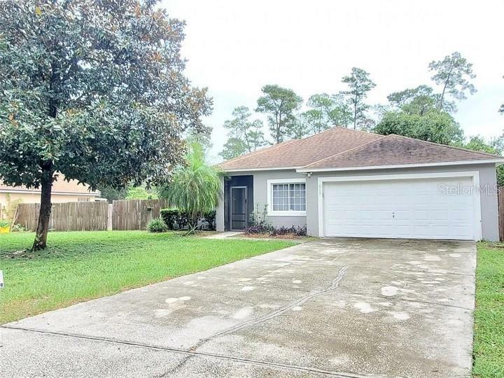 Property Photo:  605 Oakpoint Circle  FL 33837 