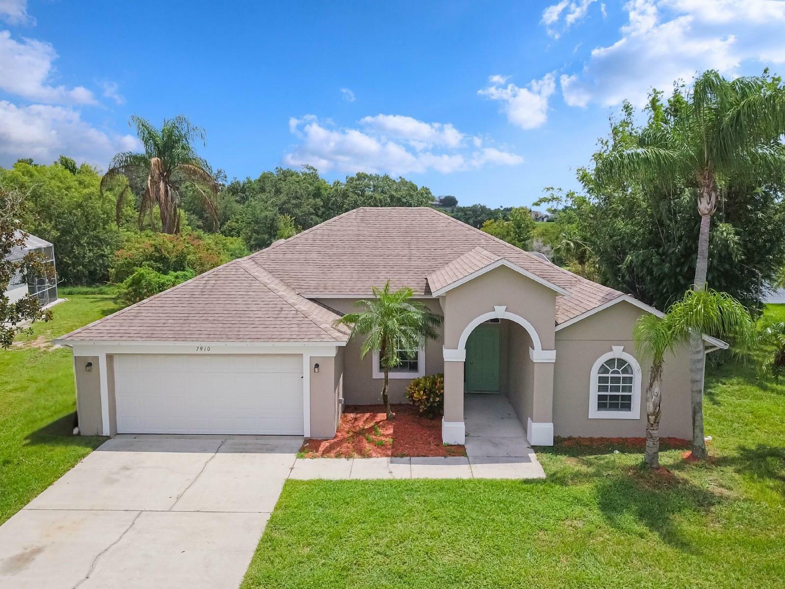 Property Photo:  7910 Golden Pond Circle  FL 34747 