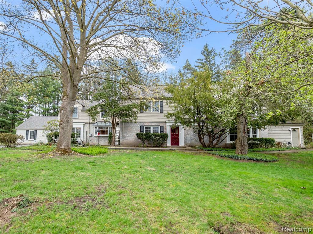 Property Photo:  456 Lone Pine Court  MI 48304 3431 