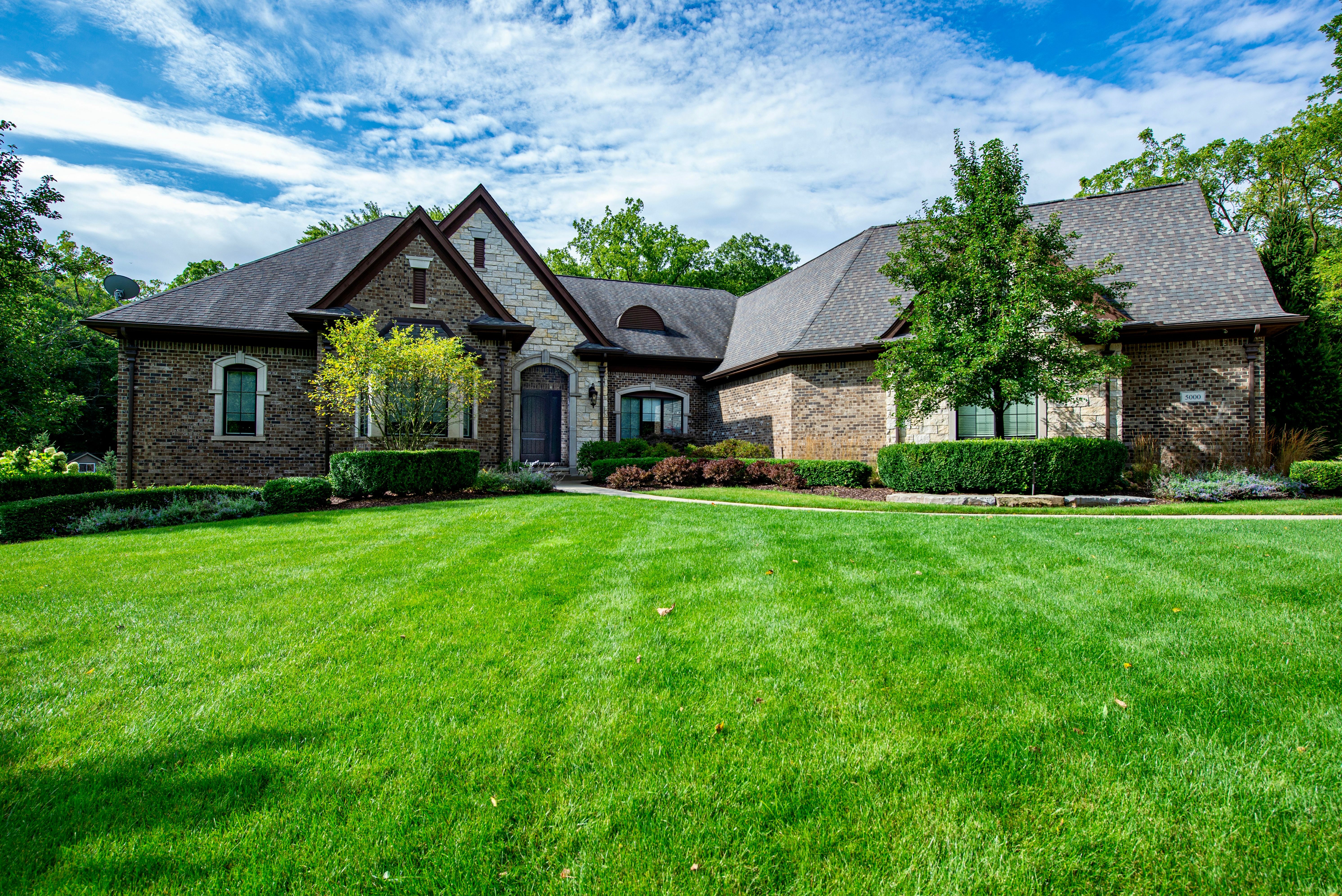 Property Photo:  5000 Lockwood Drive  MI 48094 2621 