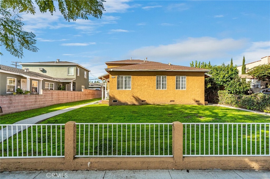 Property Photo:  3409 Walnut Avenue  CA 90807 