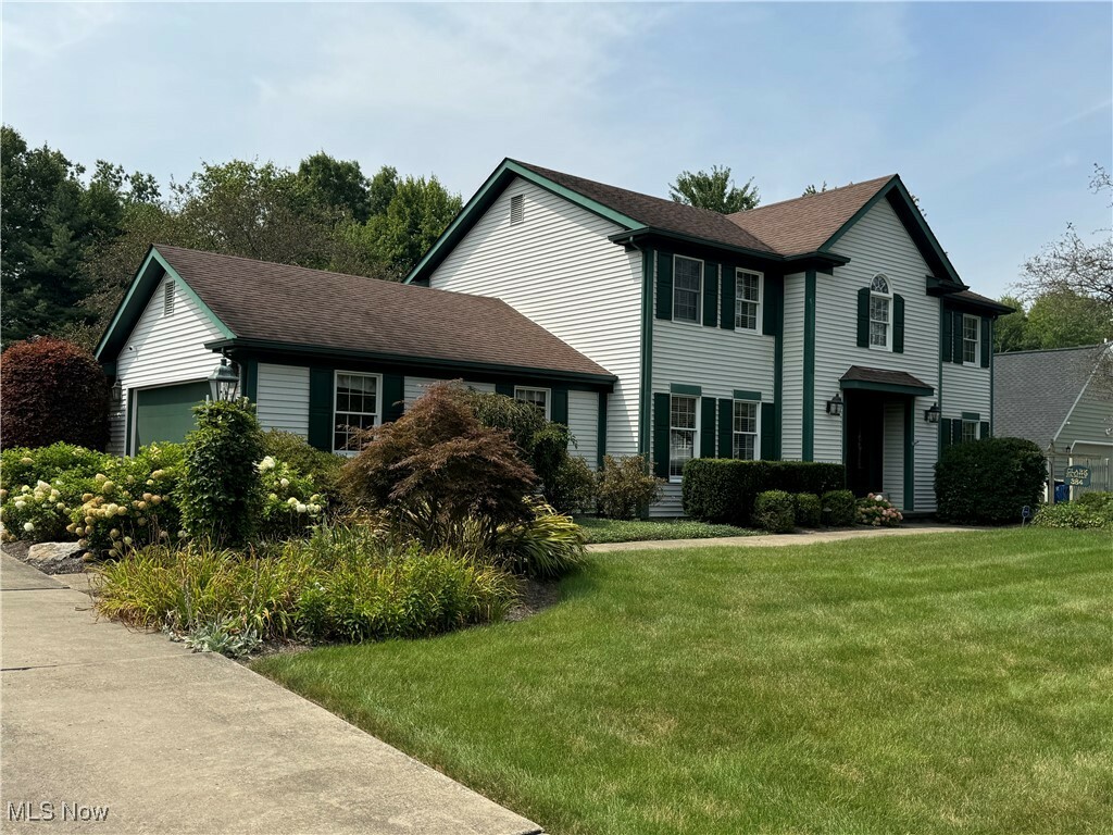 Property Photo:  384 Westchester Drive SE  OH 44484 