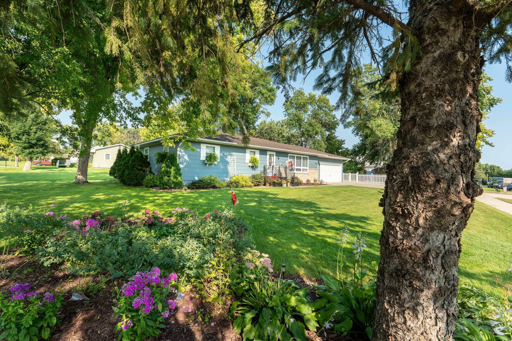 Property Photo:  1220 S Cascade Street  MN 56537 