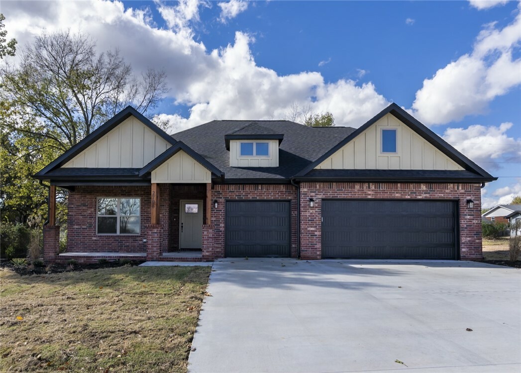 Property Photo:  2706 Cortney Circle  AR 72761 