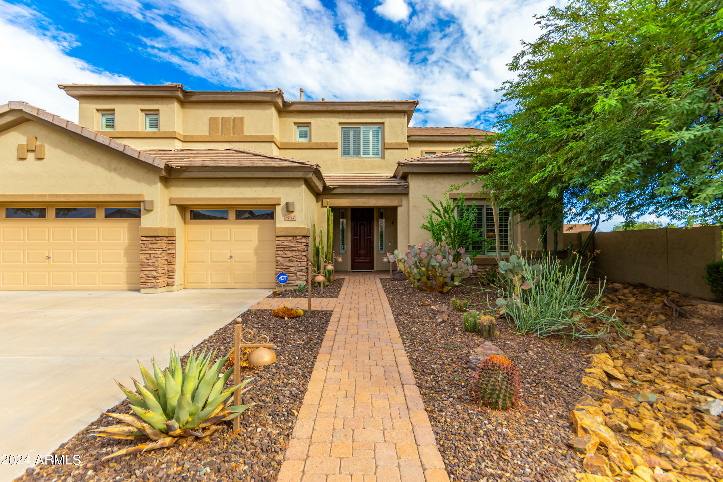 Property Photo:  5027 W El Cortez Trail  AZ 85083 