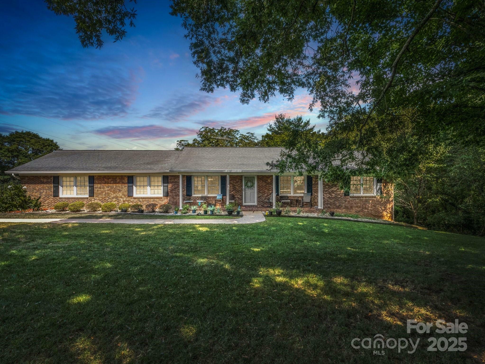 Property Photo: 3039 Longwood Drive NC 28152