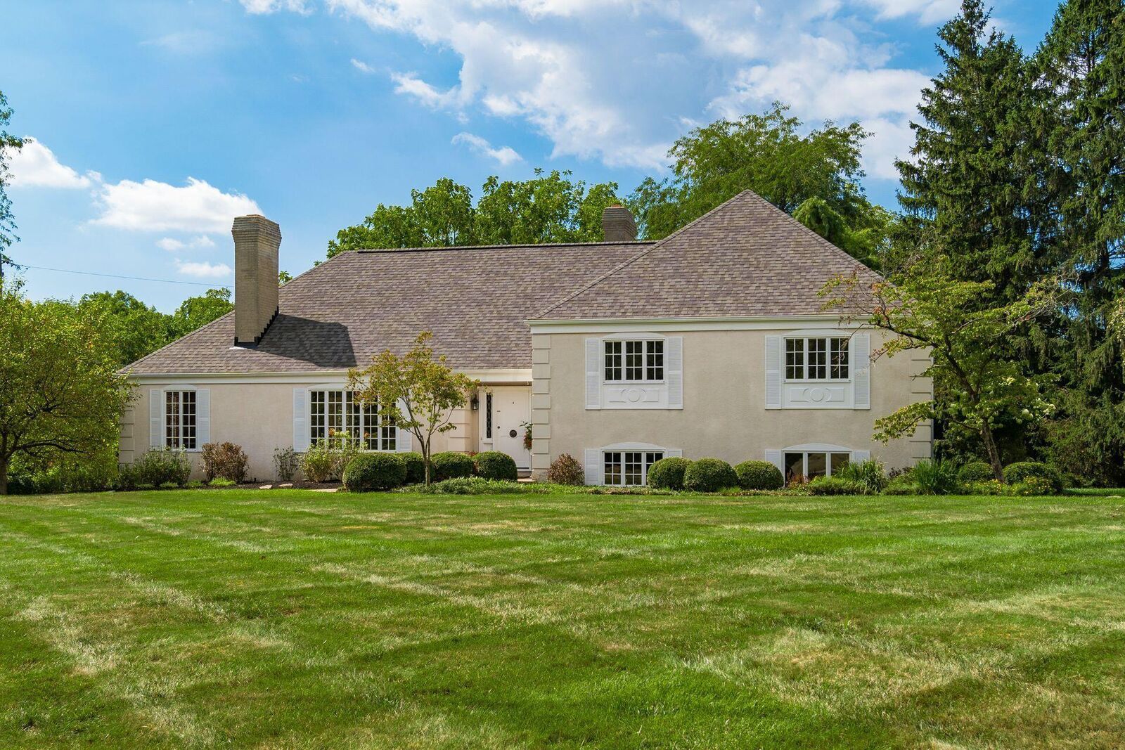Property Photo: 6515 Plesenton S Drive OH 43085
