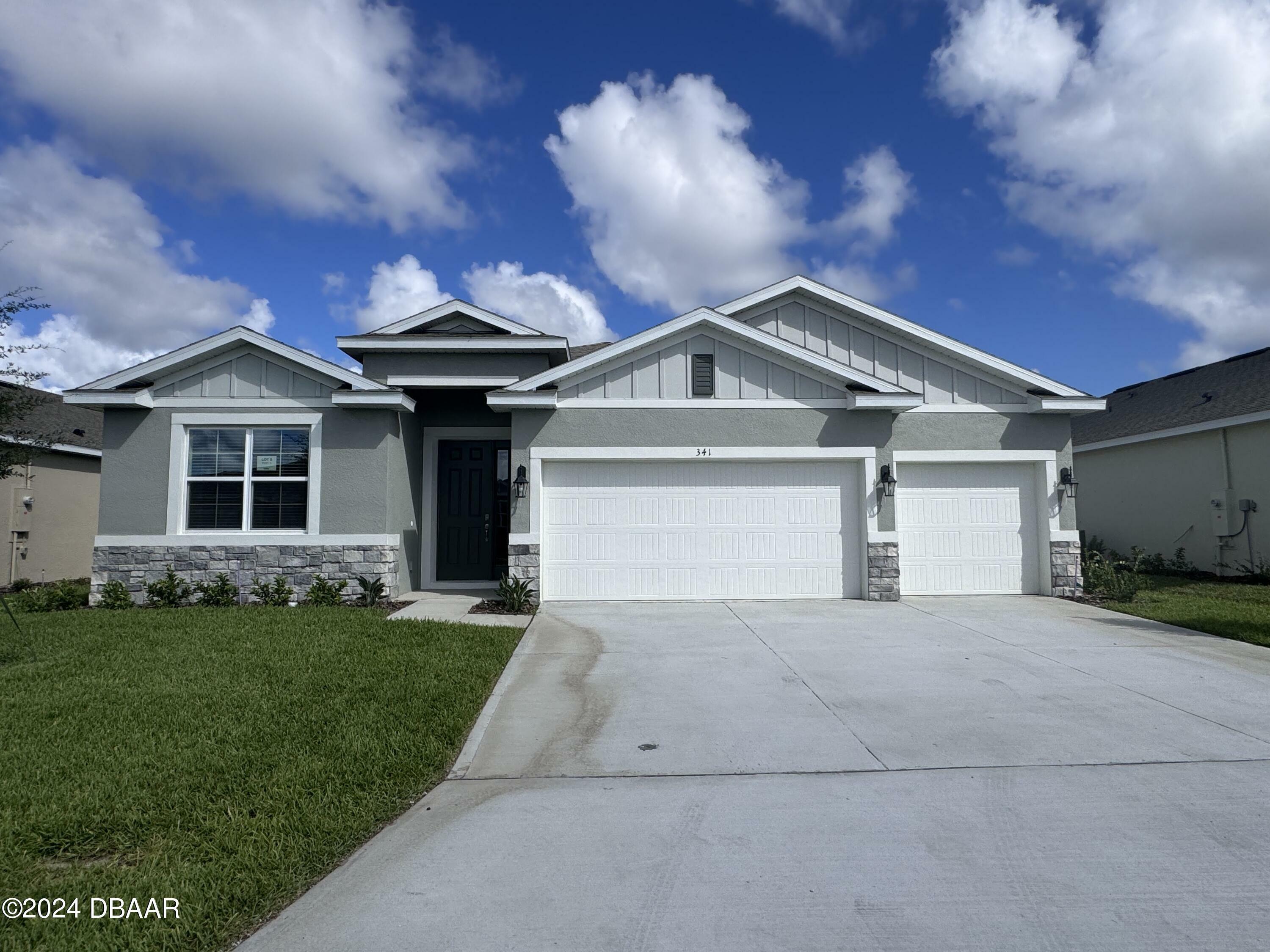 Property Photo:  341 E Merimont Lane  FL 32174 