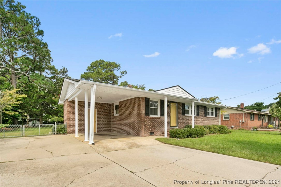 Property Photo:  1608 Bingham Drive  NC 28304 