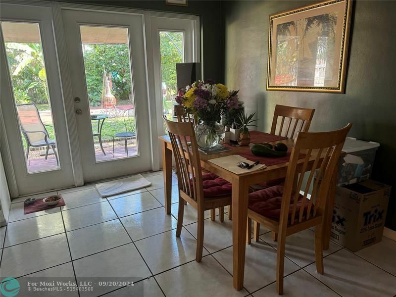 Property Photo:  3211 SW 20th St  FL 33312 