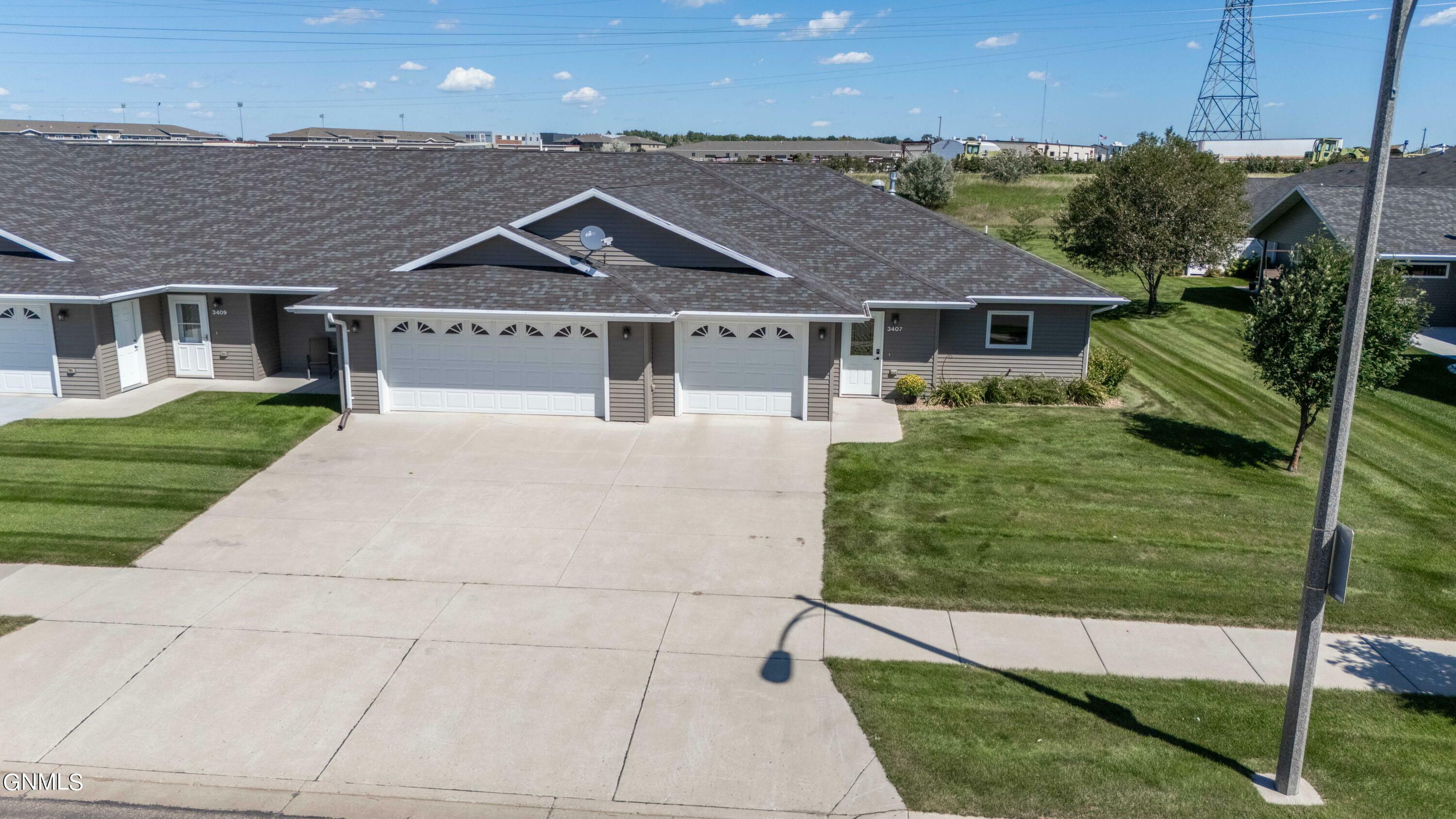 Property Photo:  3407 Nebraska Drive  ND 58503 