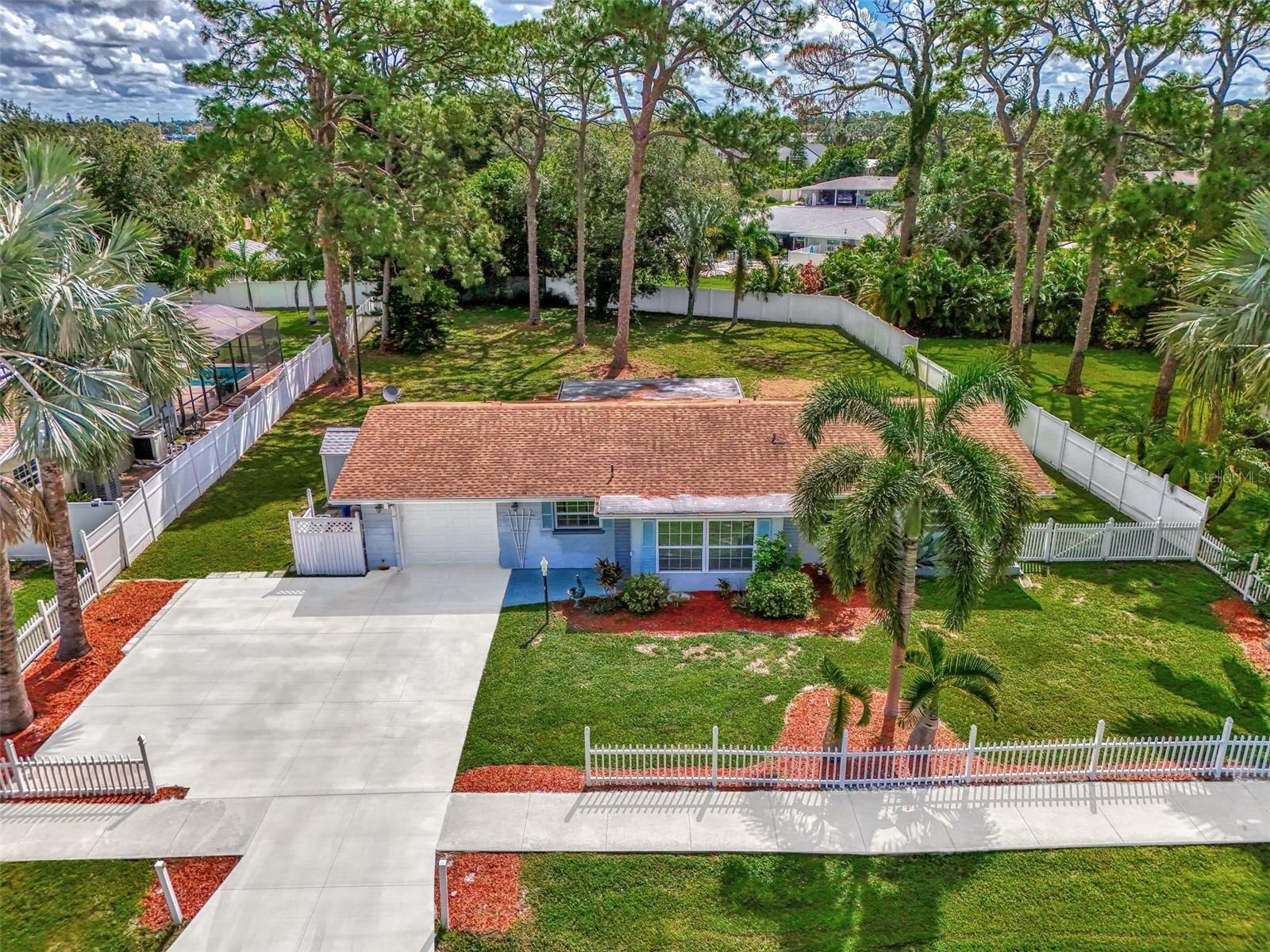 Property Photo: 6333 Beechwood Avenue FL 34231
