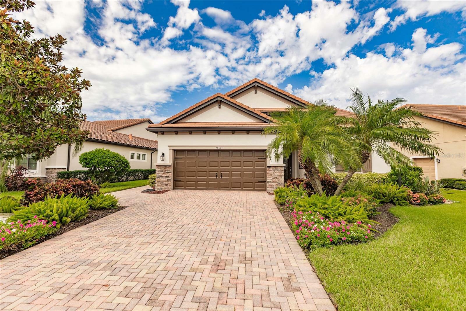 Property Photo: 4694 Royal Dornoch Circle FL 34211