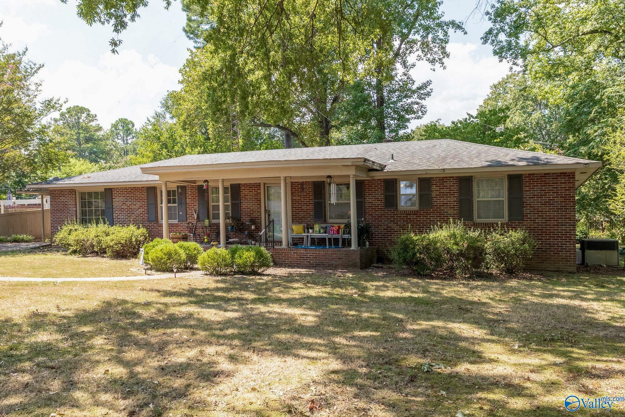 Property Photo:  1711 Summerlane  AL 35601 