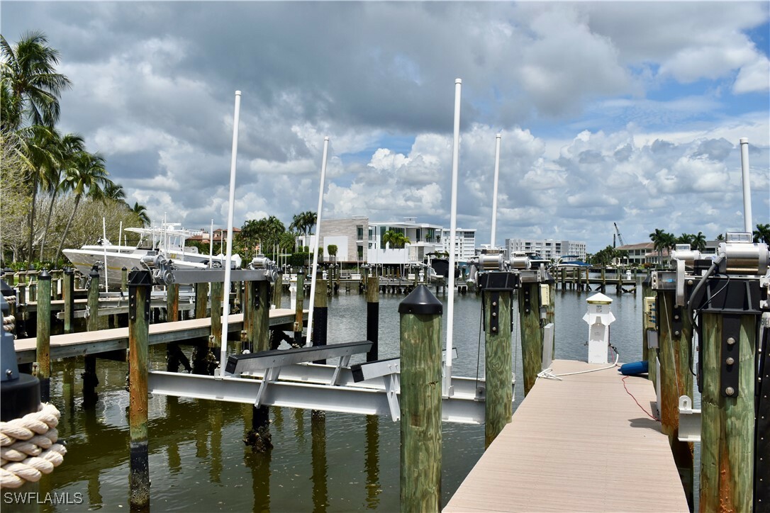 Property Photo:  4090 Gulf Shore Boulevard N  FL 34103 