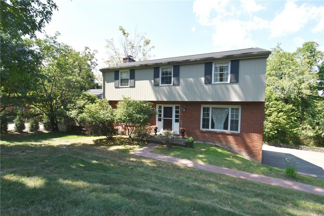 Property Photo:  215 Farmington Rd  PA 15215 