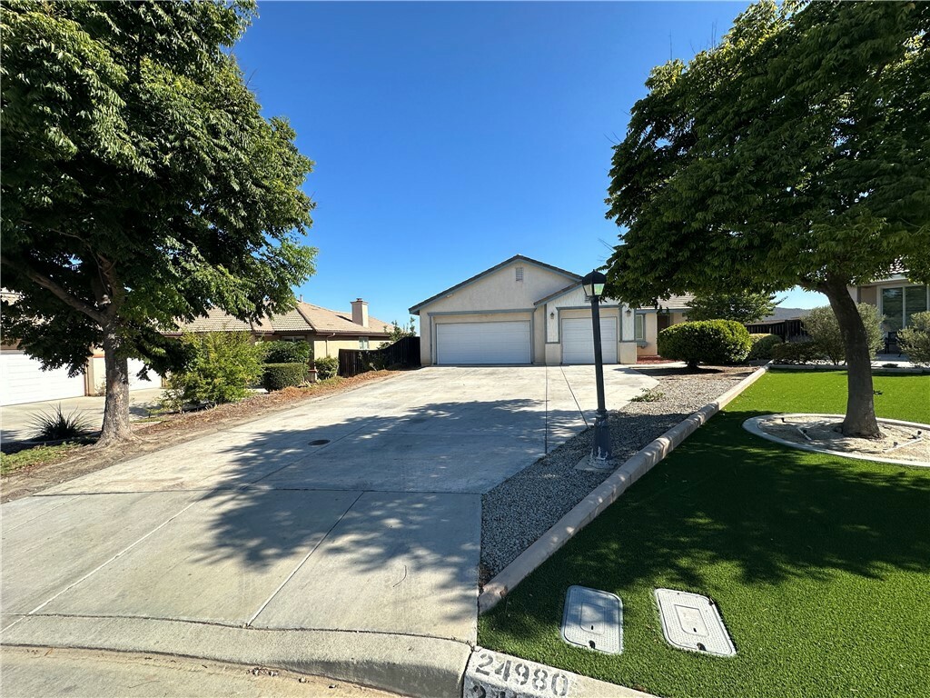 Property Photo:  24980 Butterchurn Road  CA 92595 