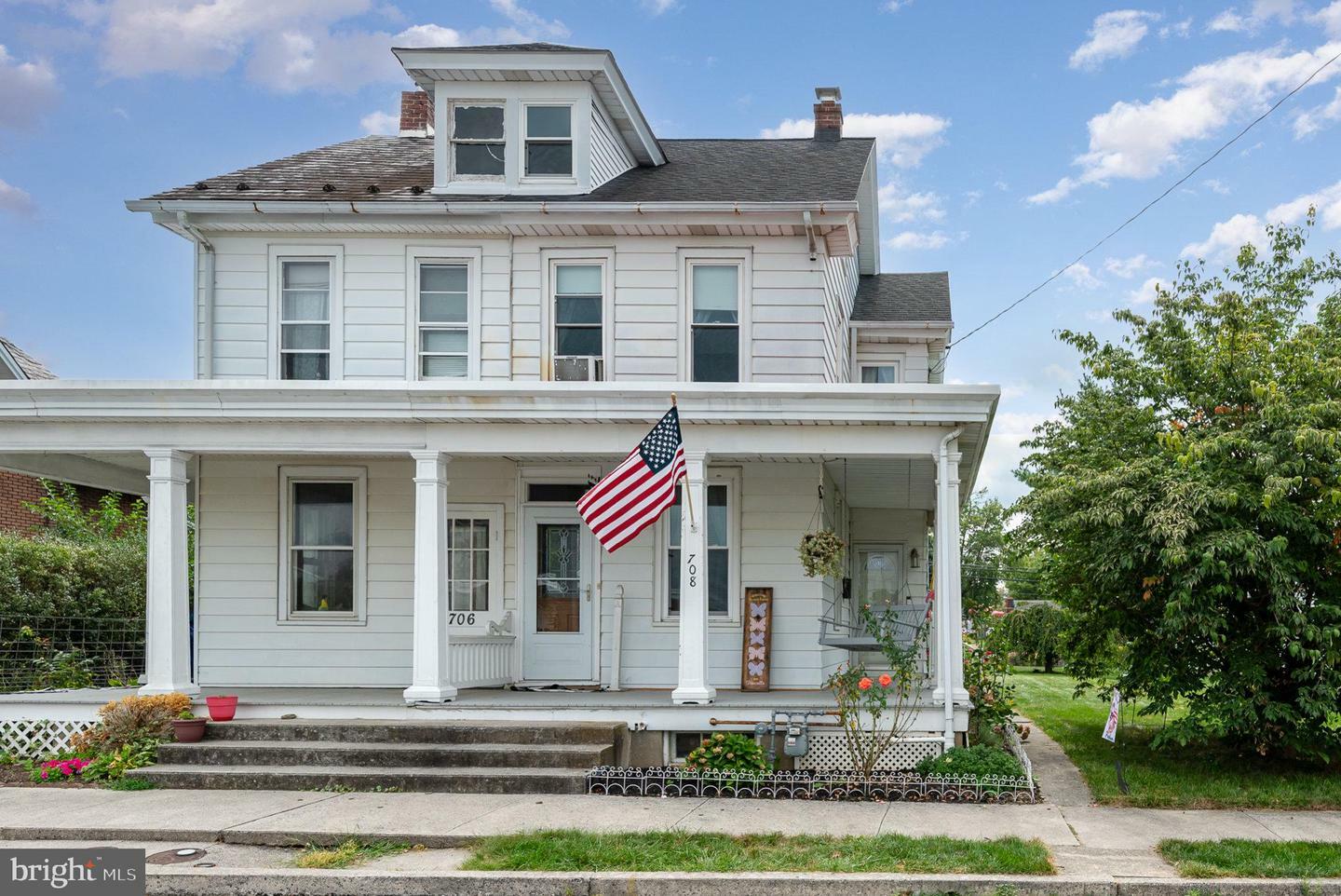 Property Photo:  708 W Cherry Street  PA 17078 