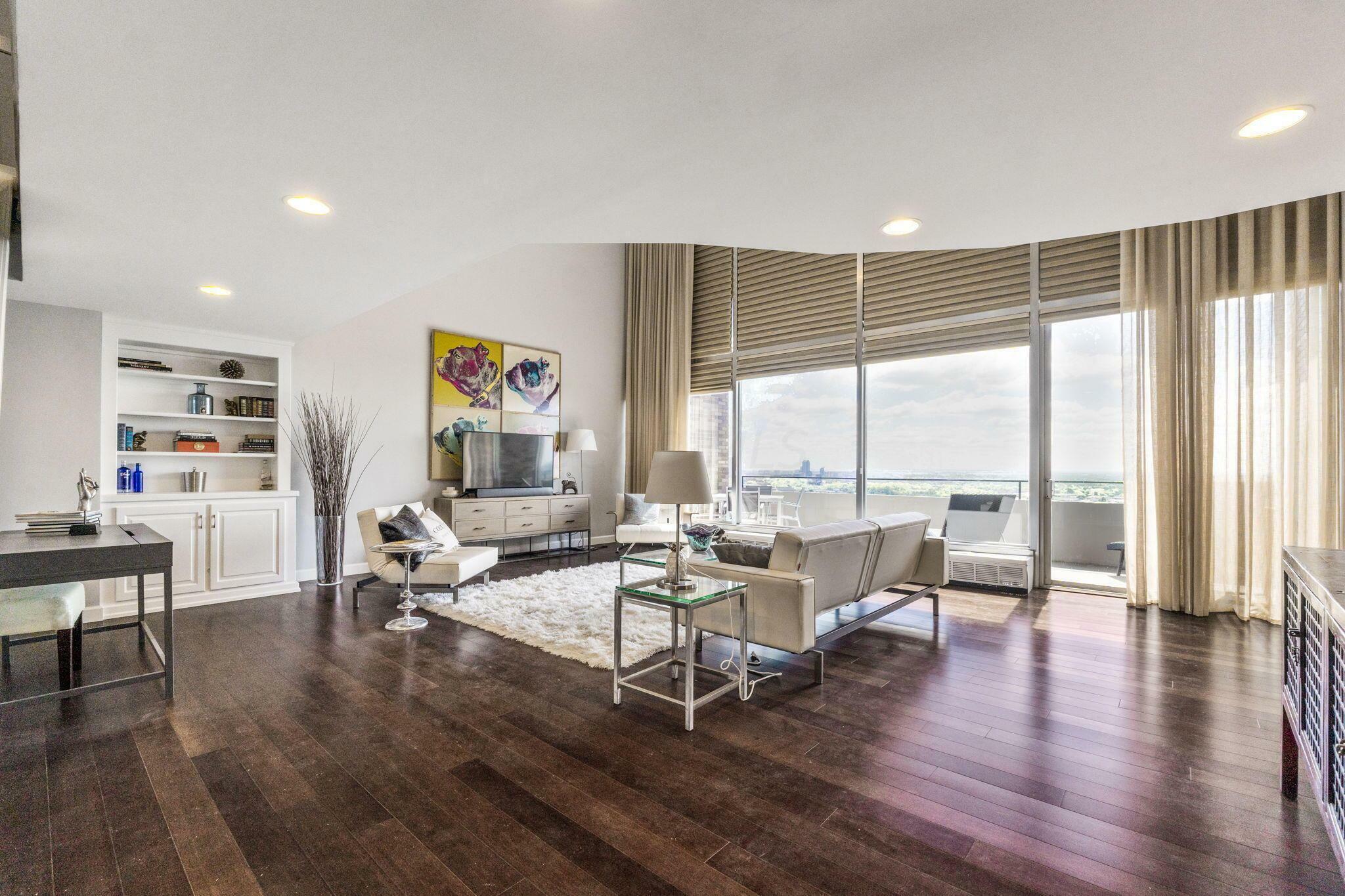 Property Photo: 1000 Urlin Avenue OH 43212