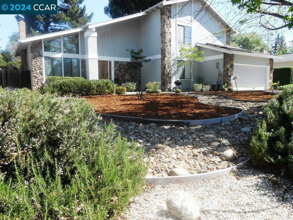 Property Photo:  310 Walnut Ave  CA 94598 