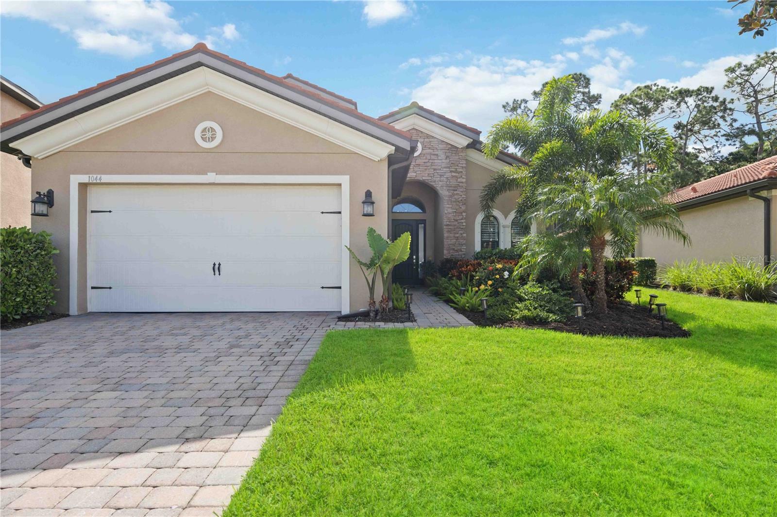 Property Photo: 1044 Bradberry Drive FL 34275