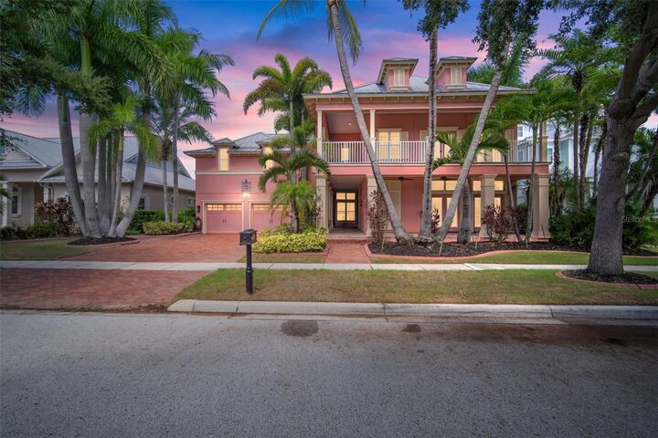 Property Photo:  825 Islebay Drive  FL 33572