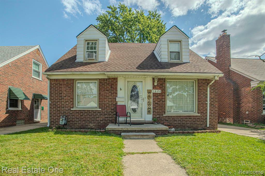 Property Photo:  1620 Nightingale Street  MI 48128 1070 