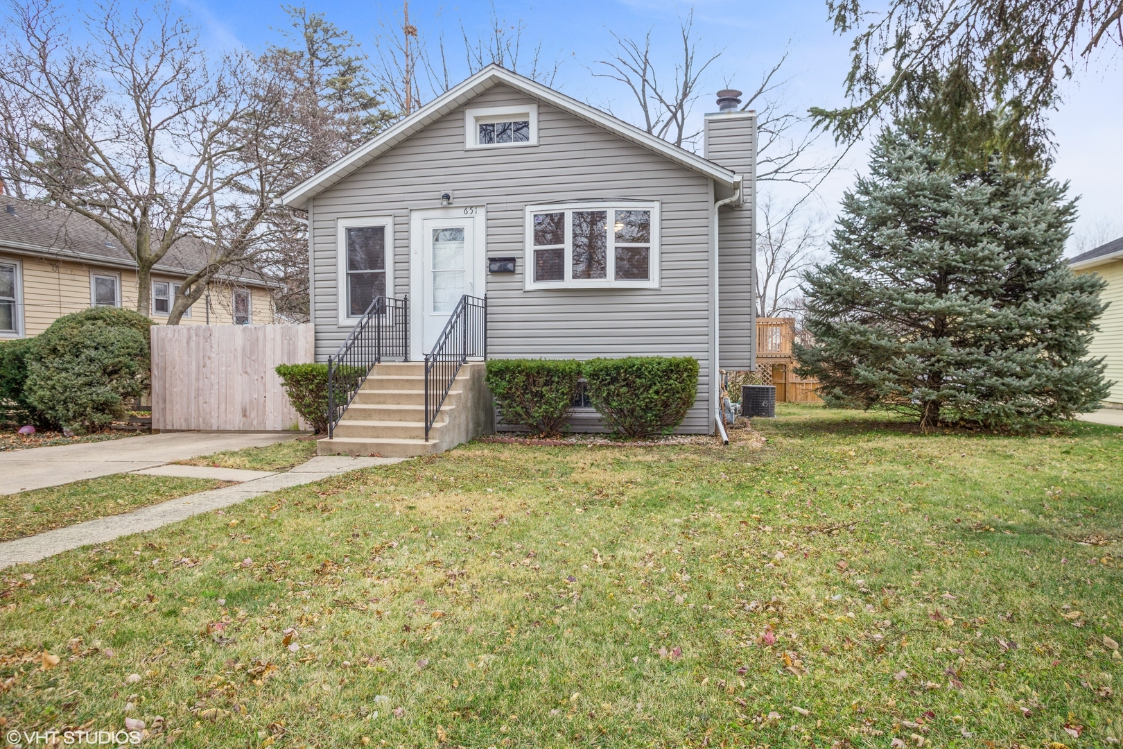 Property Photo:  651 S Oakland Avenue  IL 60181 