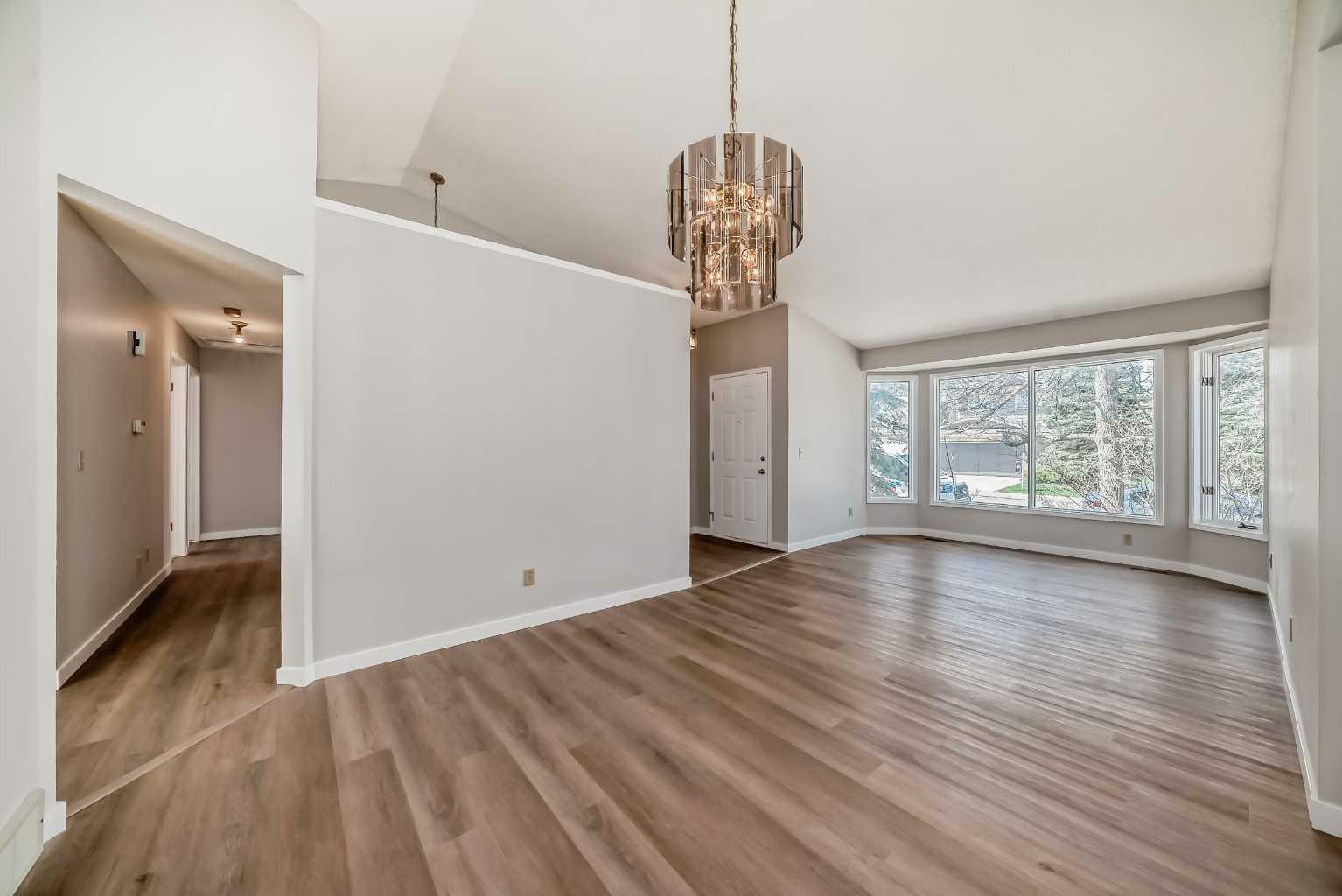 Property Photo:  157 Sundown Place SE  AB T2X 3B7 