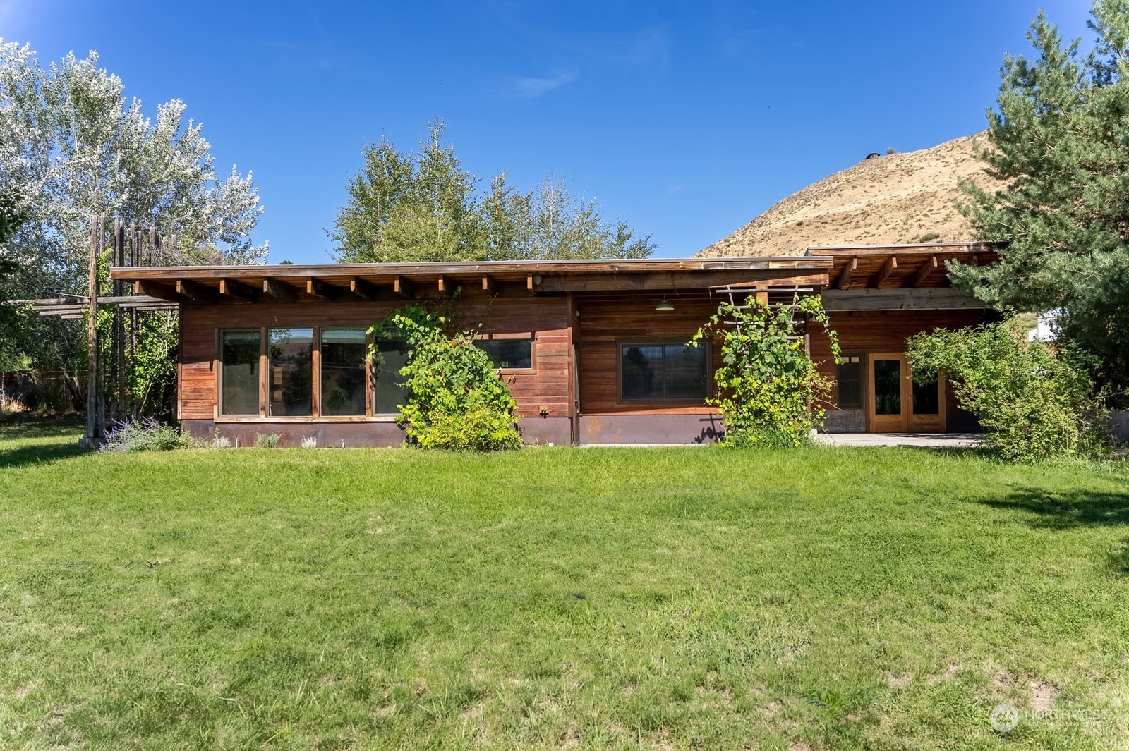 Property Photo:  576 Twisp Winthrop Eastside Road  WA 98862 