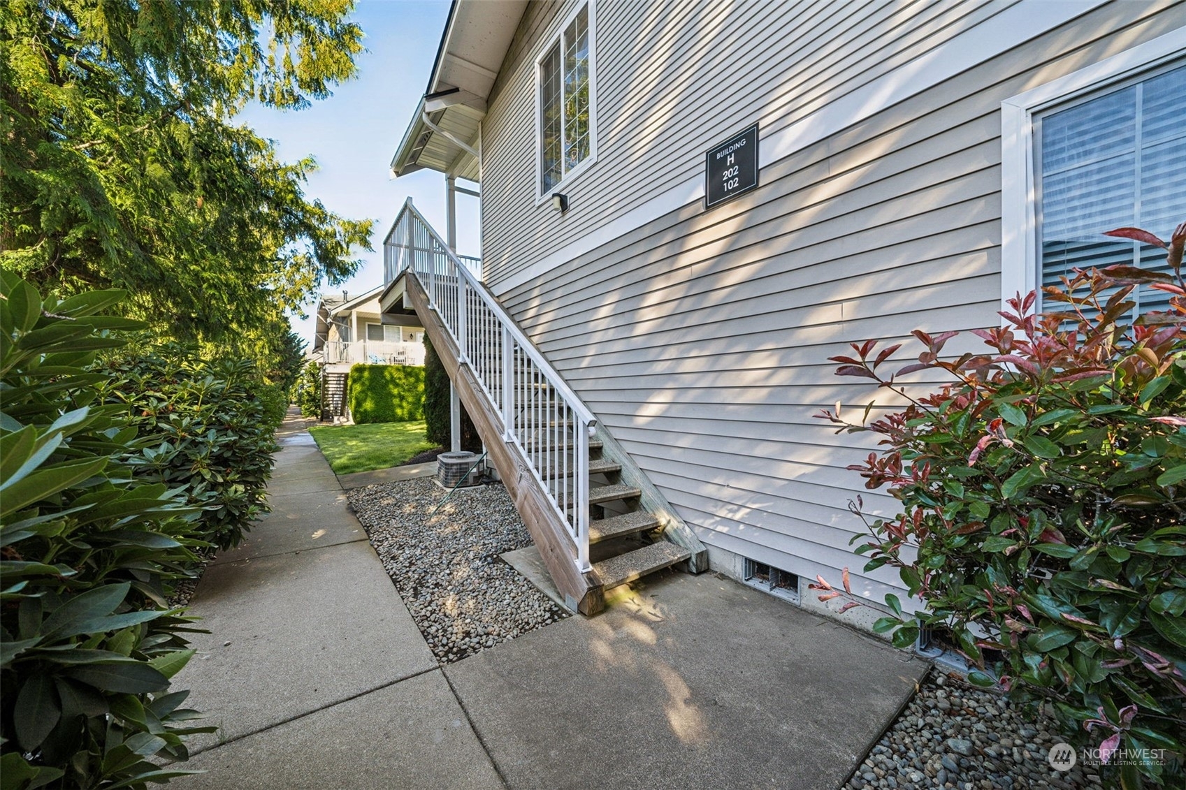 Property Photo:  1002 9th Avenue SE H202  WA 98372 