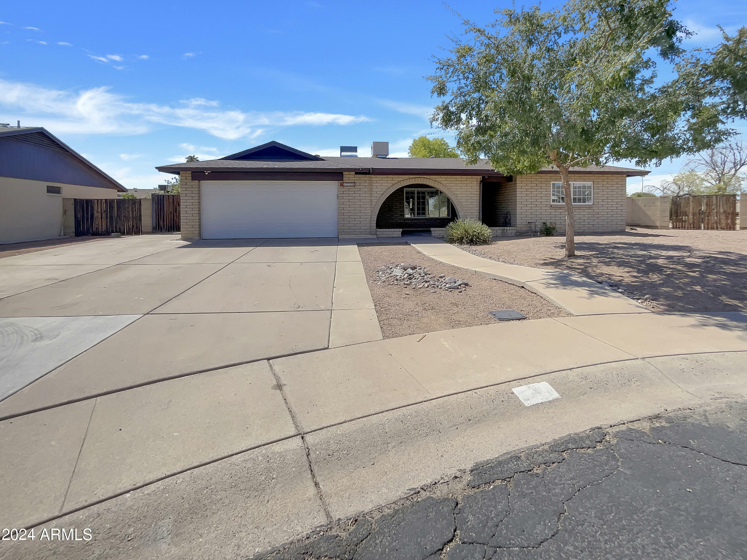 Property Photo:  6508 S Farmer Avenue  AZ 85283 