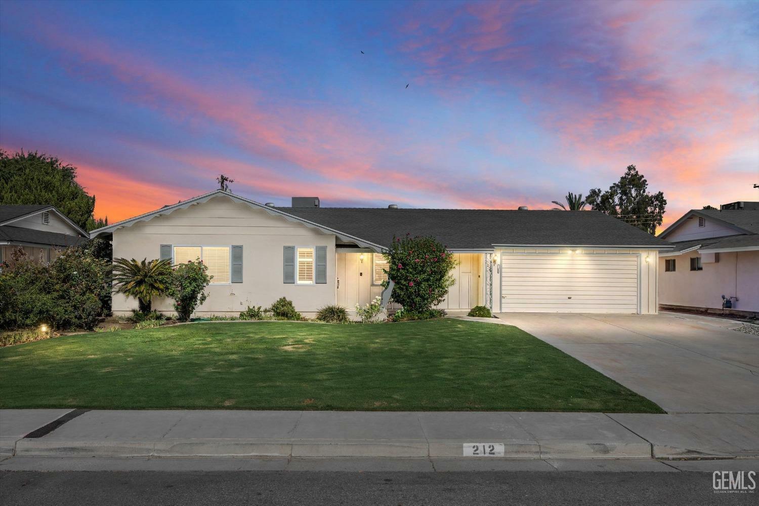Property Photo:  212 River Oaks Drive  CA 93309 