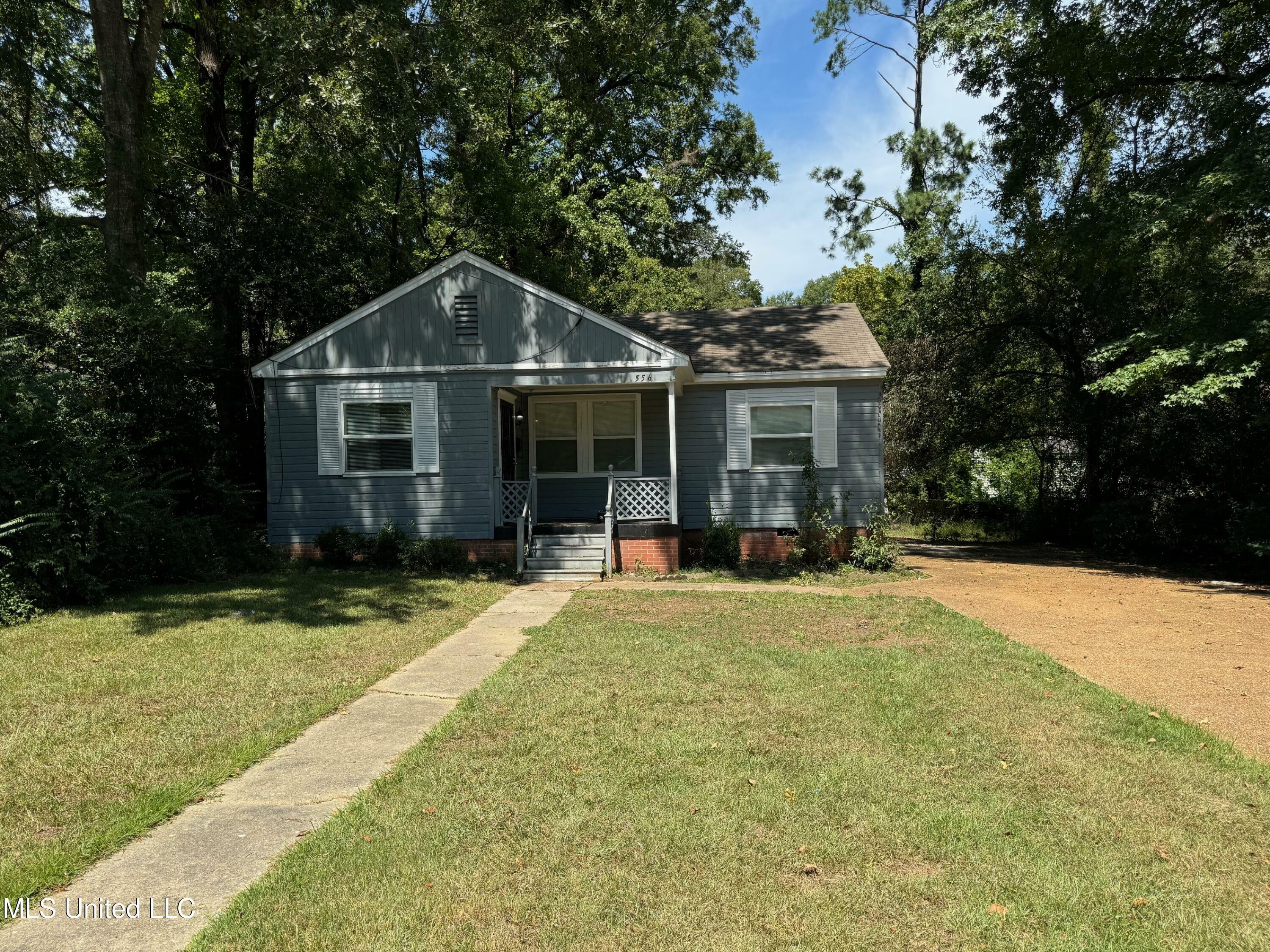 Property Photo:  556 Robinhood Road  MS 39206 