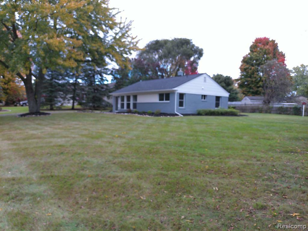 Property Photo:  4736 Summerhill Drive  MI 48346 3682 