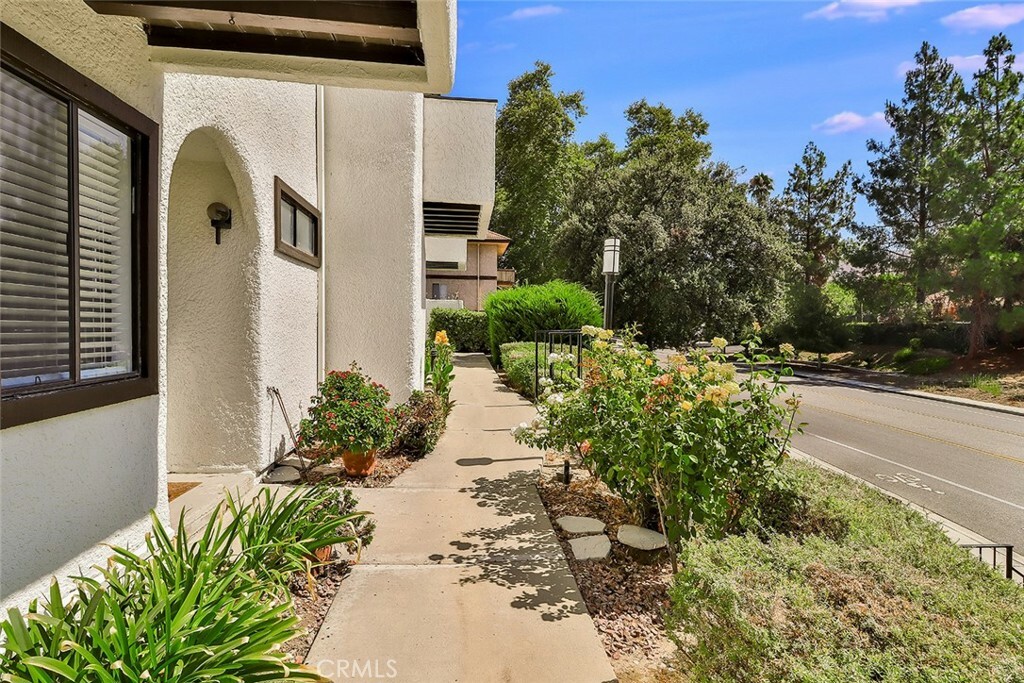 Property Photo:  174 Jeranios Court  CA 91362 